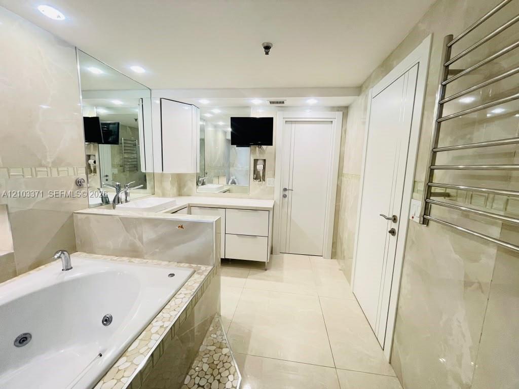 1118 2 / 2 1240 sq. ft. $ 2026-10-08 0 Photo