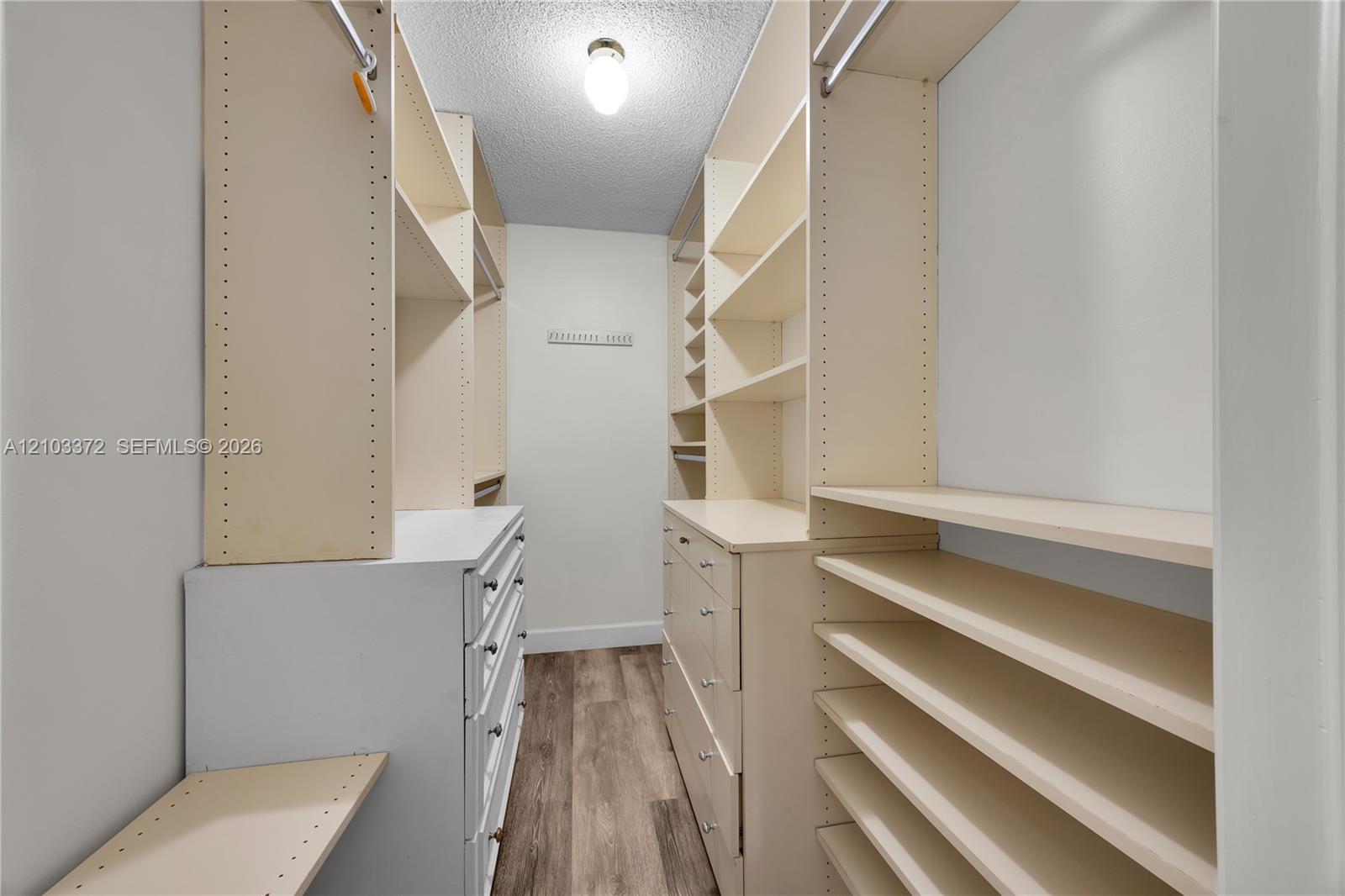 Ver detalles / 2717 sq. ft. $ 2026-10-08 0 foto