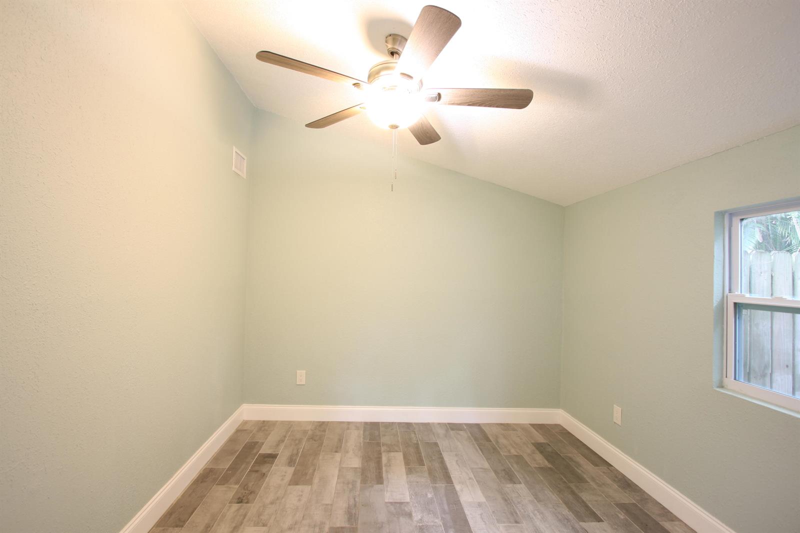   / 0 4664 sq. ft. $ 2026-10-10 0 Photo