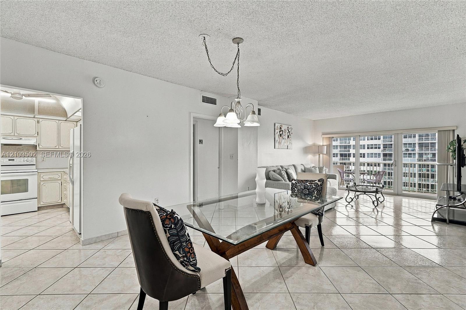 See details 19A 1 / 2 870 sq. ft. $ 2026-10-08 0 Photo
