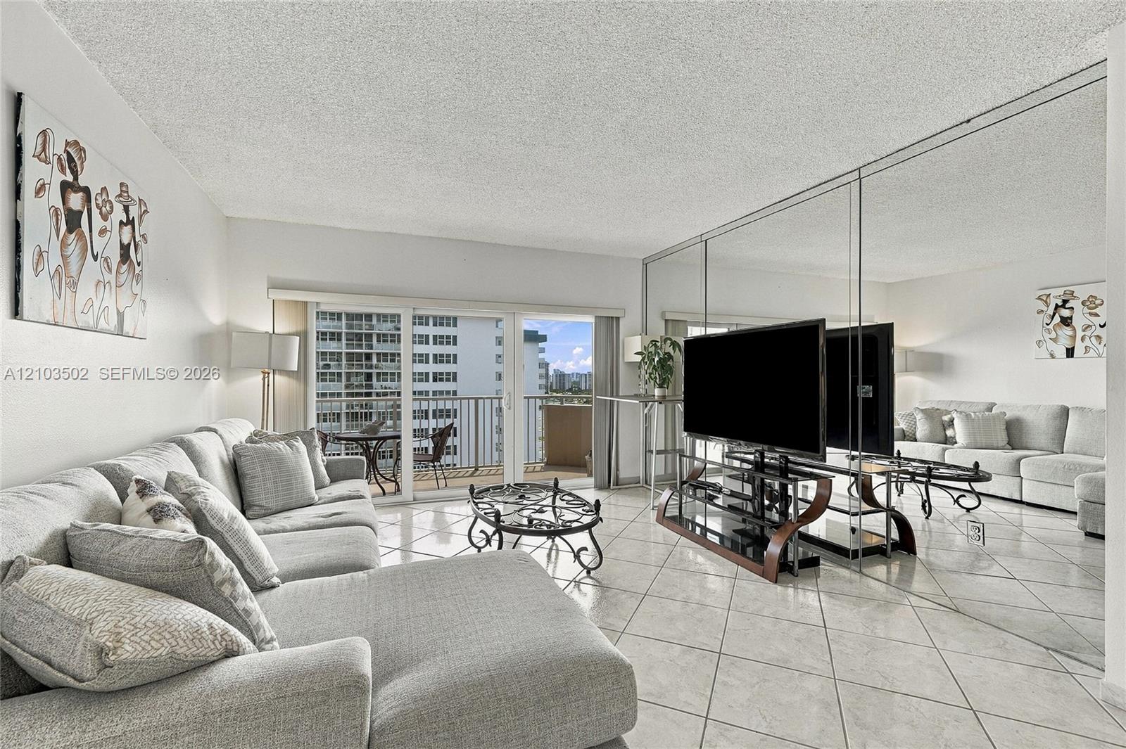 See details 19A 1 / 2 870 sq. ft. $ 2026-10-08 0 Photo