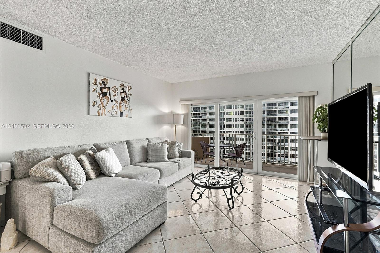 See details 19A 1 / 2 870 sq. ft. $ 2026-10-08 0 Photo