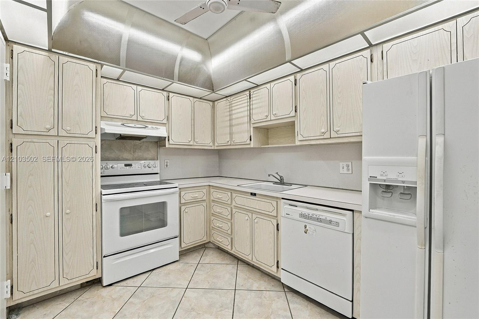 See details 19A 1 / 2 870 sq. ft. $ 2026-10-08 0 Photo
