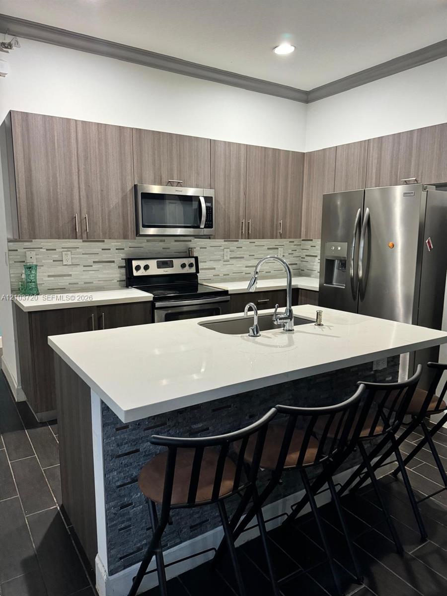Ver detalles 4910 3 / 2 1616 sq. ft. $ 2026-10-09 0 foto