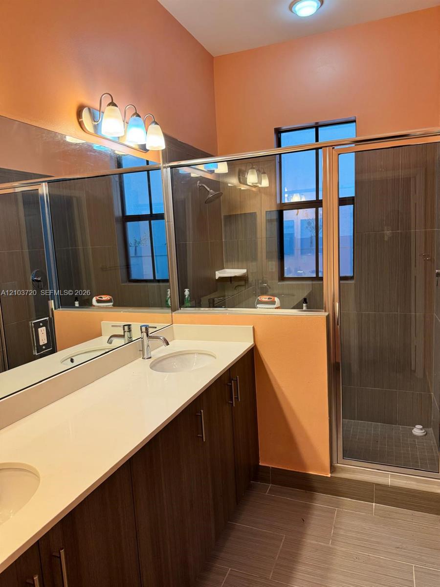 Ver detalles 4910 3 / 2 1616 sq. ft. $ 2026-10-09 0 foto