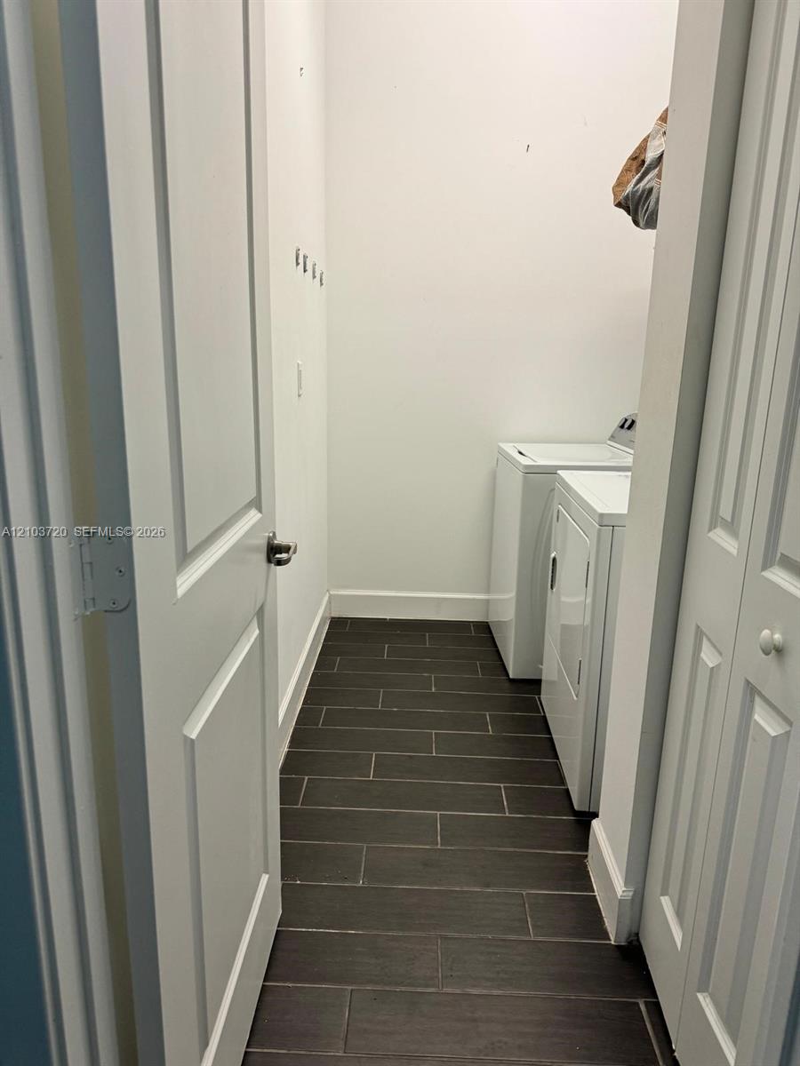 Ver detalles 4910 3 / 2 1616 sq. ft. $ 2026-10-09 0 foto