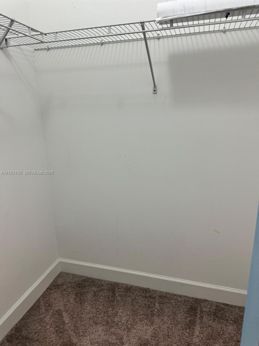 Ver detalles 4910 3 / 2 1616 sq. ft. $ 2026-10-09 0 foto
