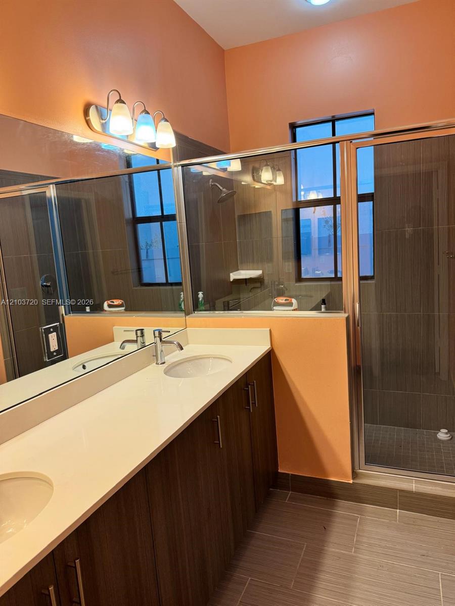 Ver detalles 4910 3 / 2 1616 sq. ft. $ 2026-10-09 0 foto