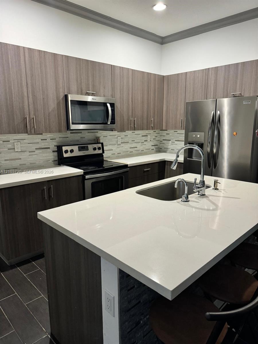 Ver detalles 4910 3 / 2 1616 sq. ft. $ 2026-10-09 0 foto