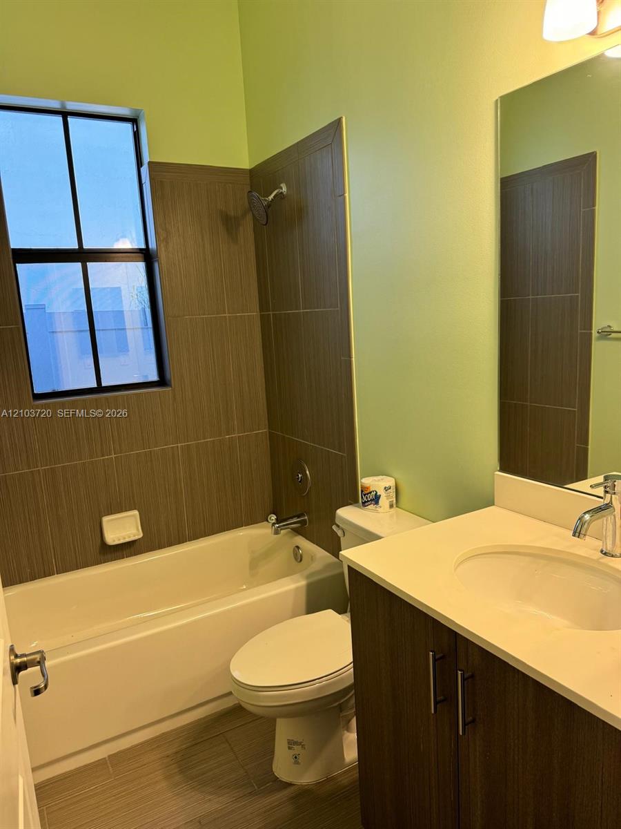 Ver detalles 4910 3 / 2 1616 sq. ft. $ 2026-10-09 0 foto