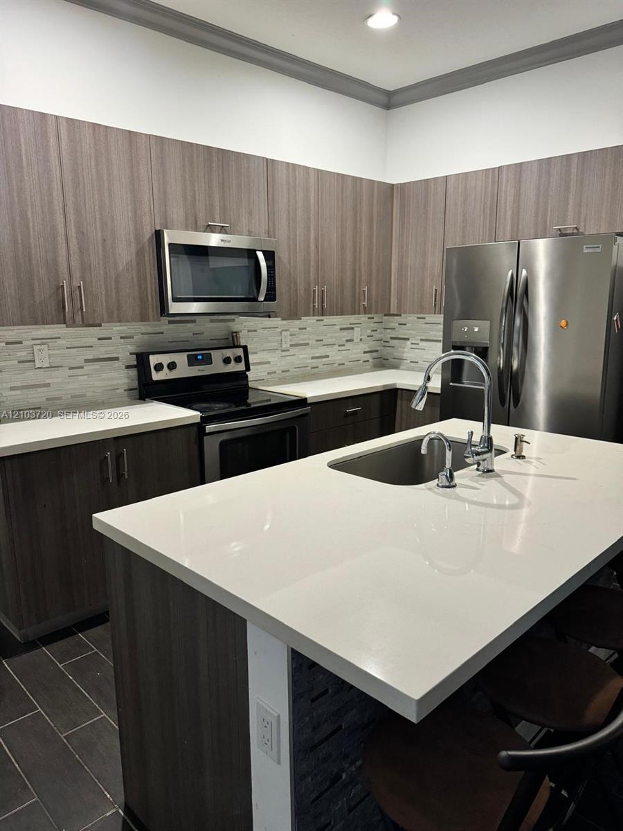 Ver detalles 4910 3 / 2 1616 sq. ft. $ 2026-10-09 0 foto