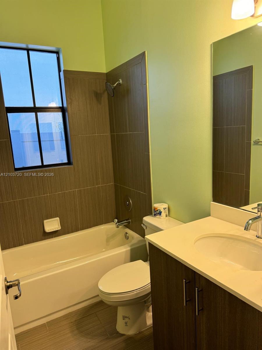 Ver detalles 4910 3 / 2 1616 sq. ft. $ 2026-10-09 0 foto