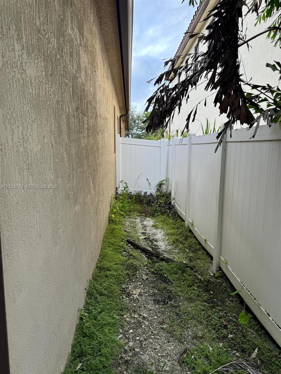 Ver detalles 4910 3 / 2 1616 sq. ft. $ 2026-10-09 0 foto