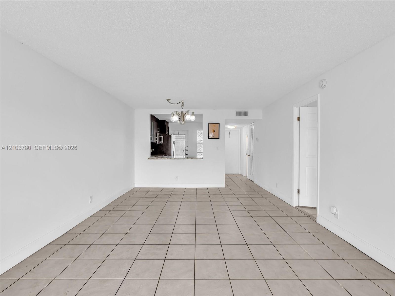 405 1 / 2 775 sq. ft. $ 2026-10-09 0 foto