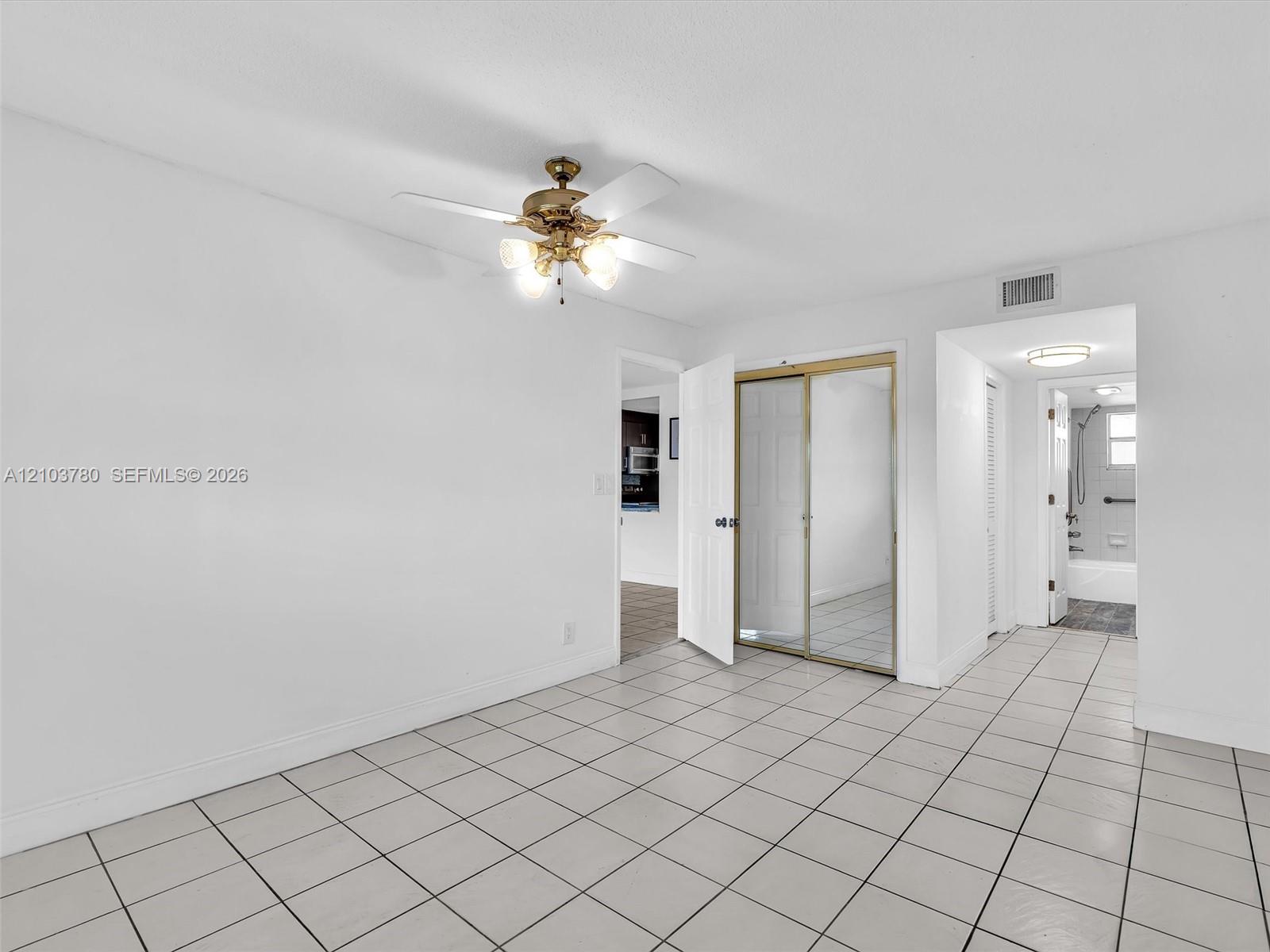 405 1 / 2 775 sq. ft. $ 2026-10-09 0 foto