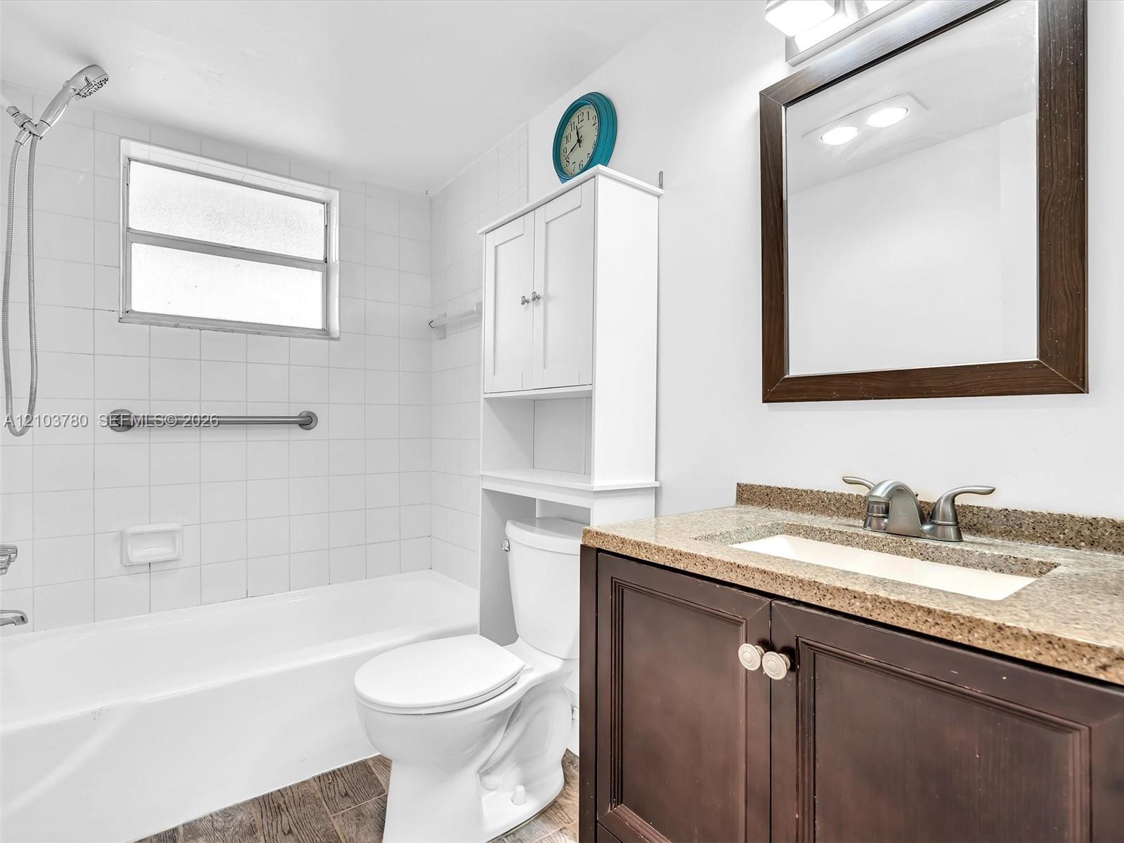 405 1 / 2 775 sq. ft. $ 2026-10-09 0 foto