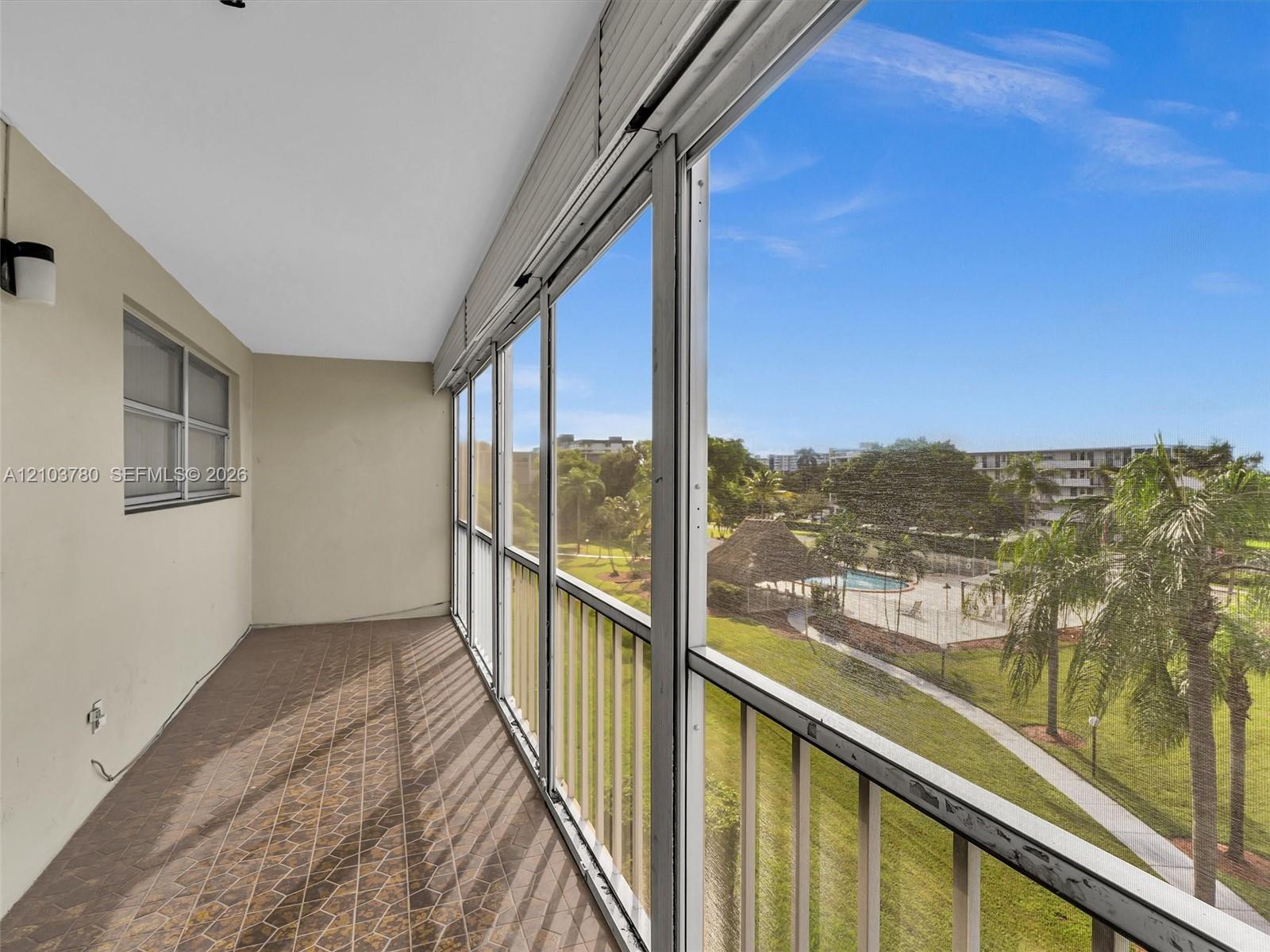 405 1 / 2 775 sq. ft. $ 2026-10-09 0 foto