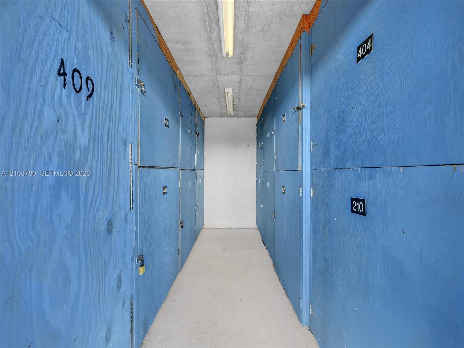 405 1 / 2 775 sq. ft. $ 2026-10-09 0 foto