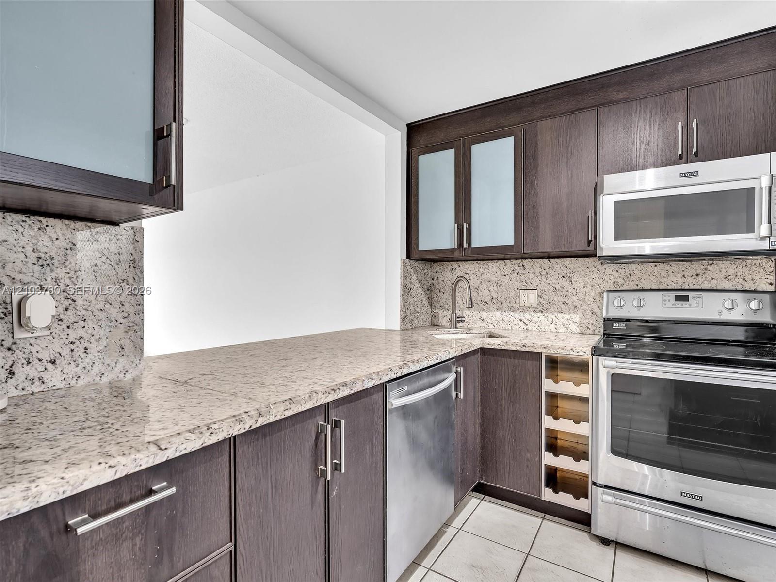 405 1 / 2 775 sq. ft. $ 2026-10-09 0 foto