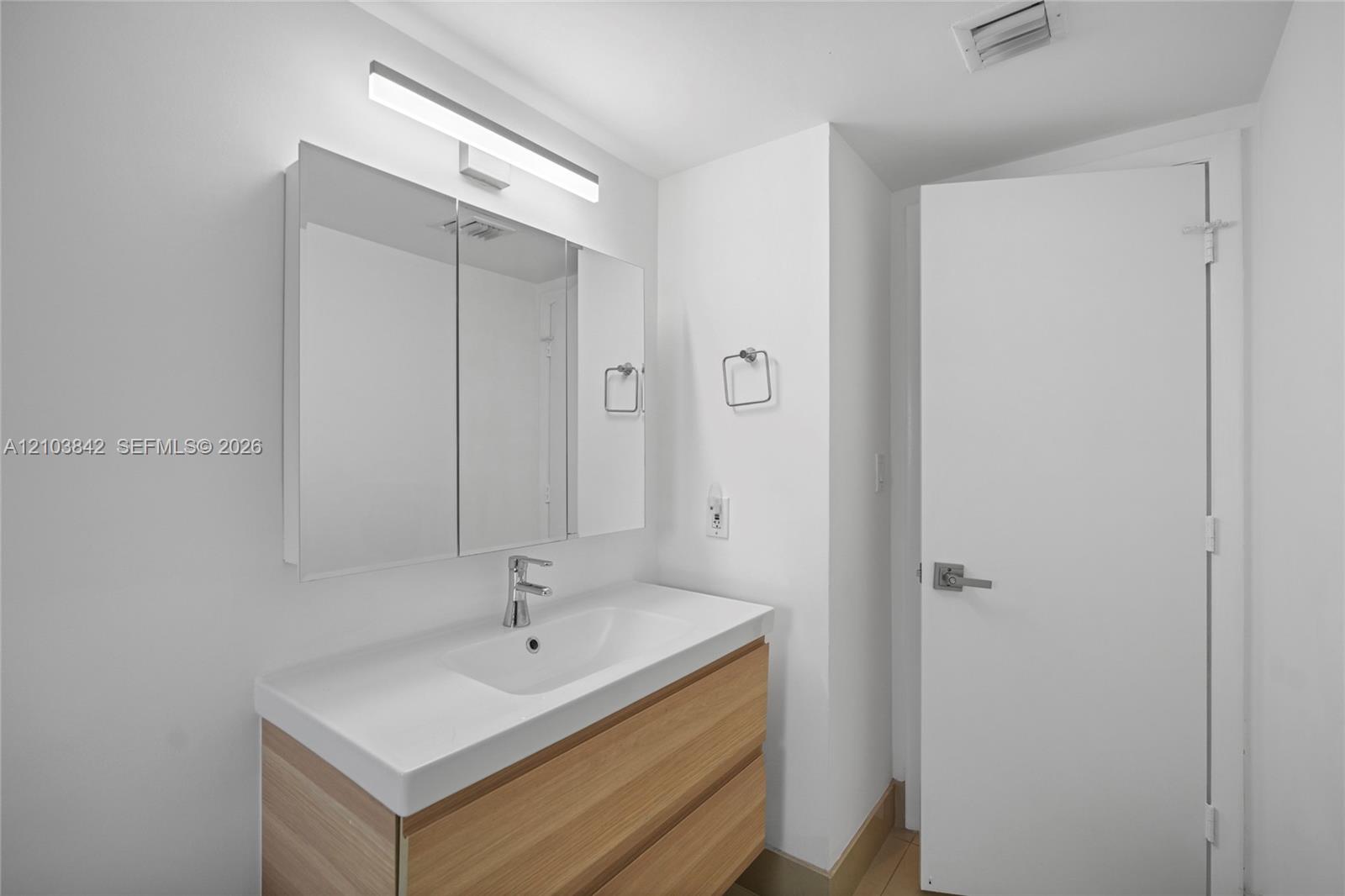 504 3 / 3 1880 sq. ft. $ 2026-10-09 0 Photo