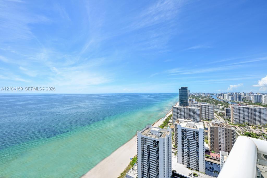 LP4204 3 / 4 2078 sq. ft. $ 2026-10-09 0 foto