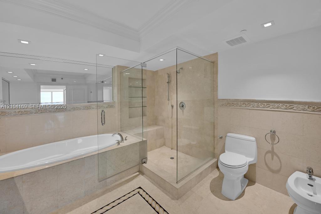 LP4204 3 / 4 2078 sq. ft. $ 2026-10-09 0 foto