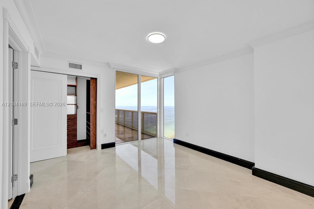 LP4204 3 / 4 2078 sq. ft. $ 2026-10-09 0 foto