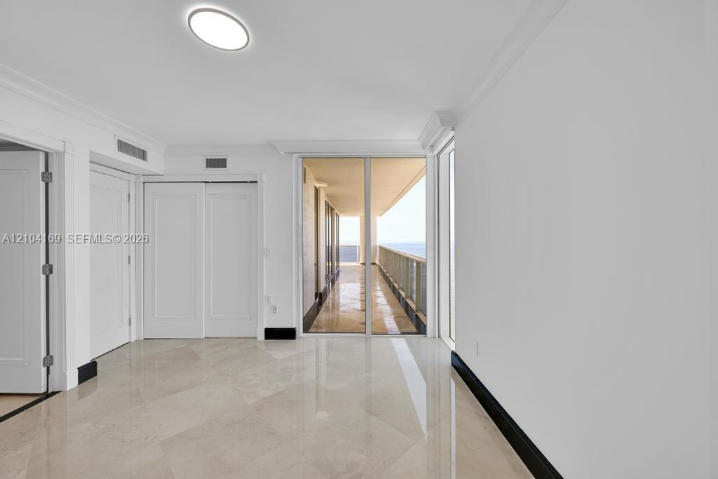 LP4204 3 / 4 2078 sq. ft. $ 2026-10-09 0 foto