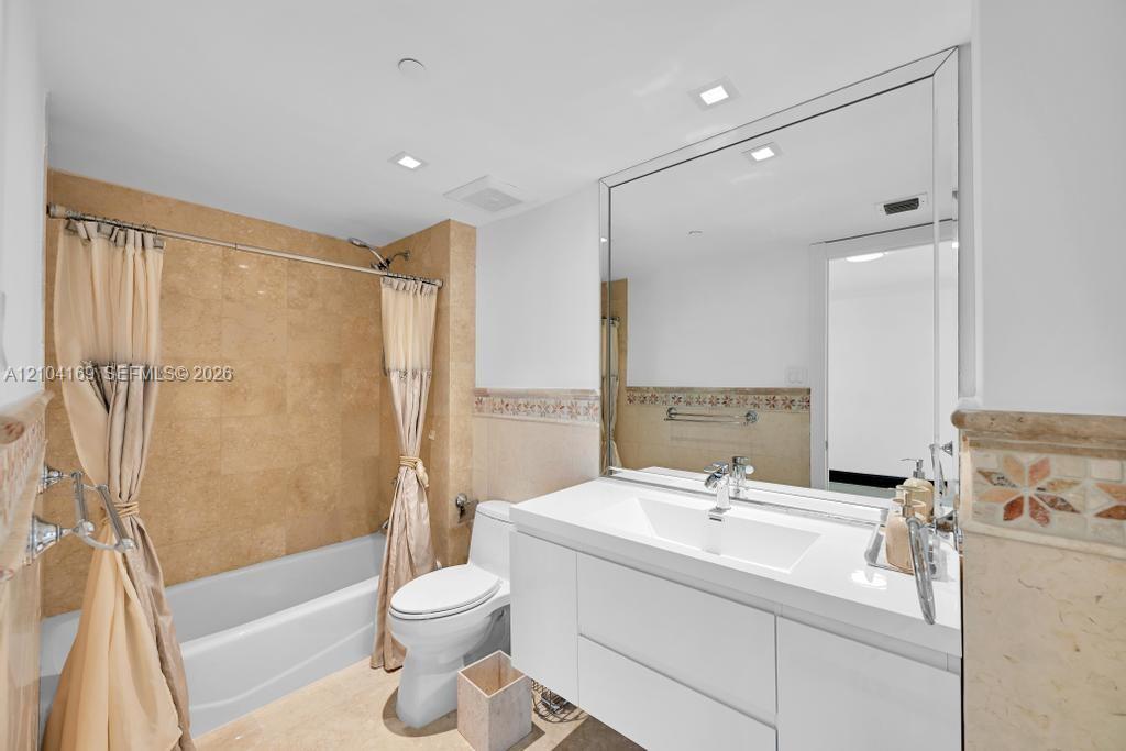 LP4204 3 / 4 2078 sq. ft. $ 2026-10-09 0 foto