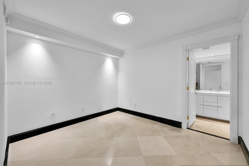 LP4204 3 / 4 2078 sq. ft. $ 2026-10-09 0 foto