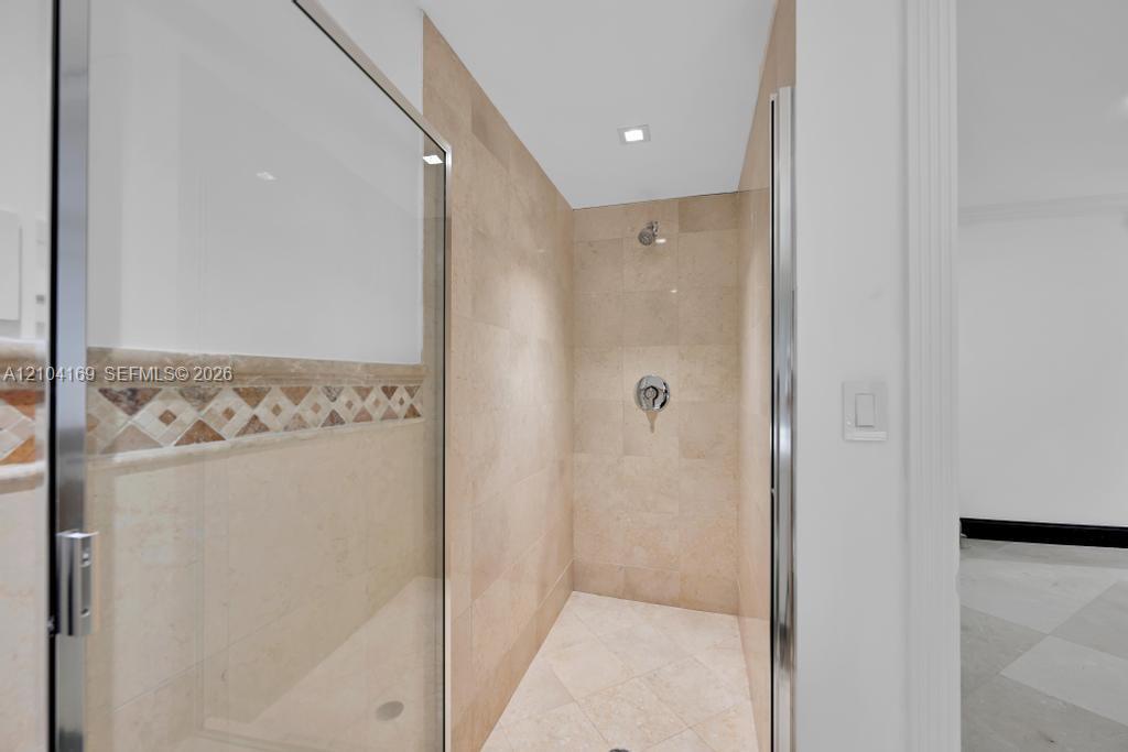 LP4204 3 / 4 2078 sq. ft. $ 2026-10-09 0 foto