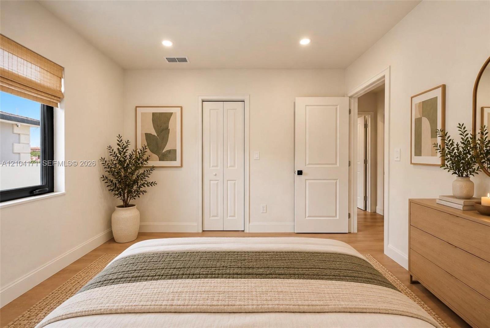   /  2360 sq. ft. $ 2026-10-09 0 foto