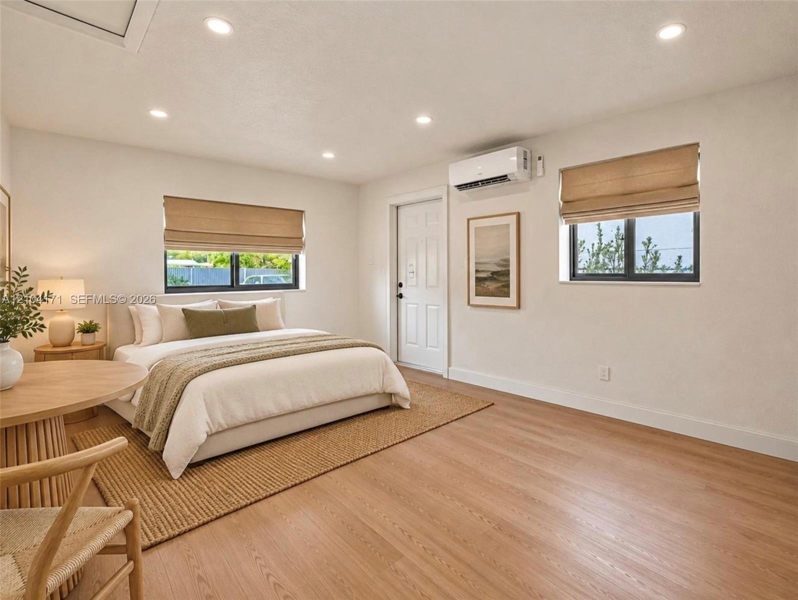   /  2360 sq. ft. $ 2026-10-09 0 foto