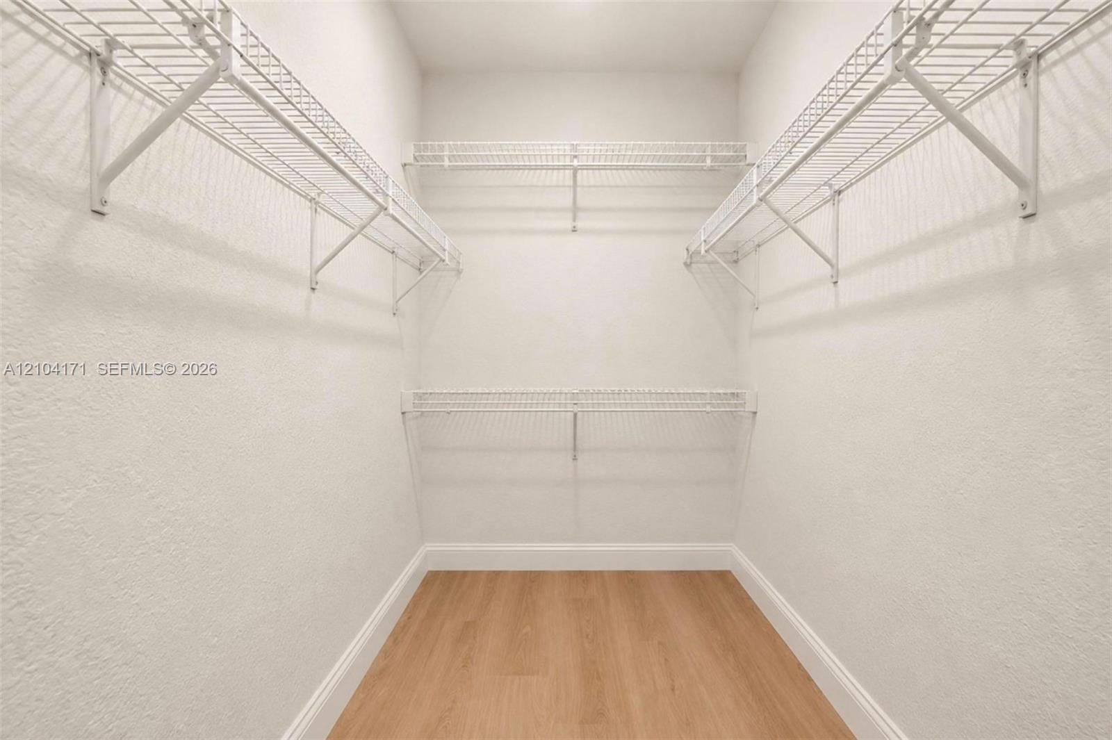   /  2360 sq. ft. $ 2026-10-09 0 foto