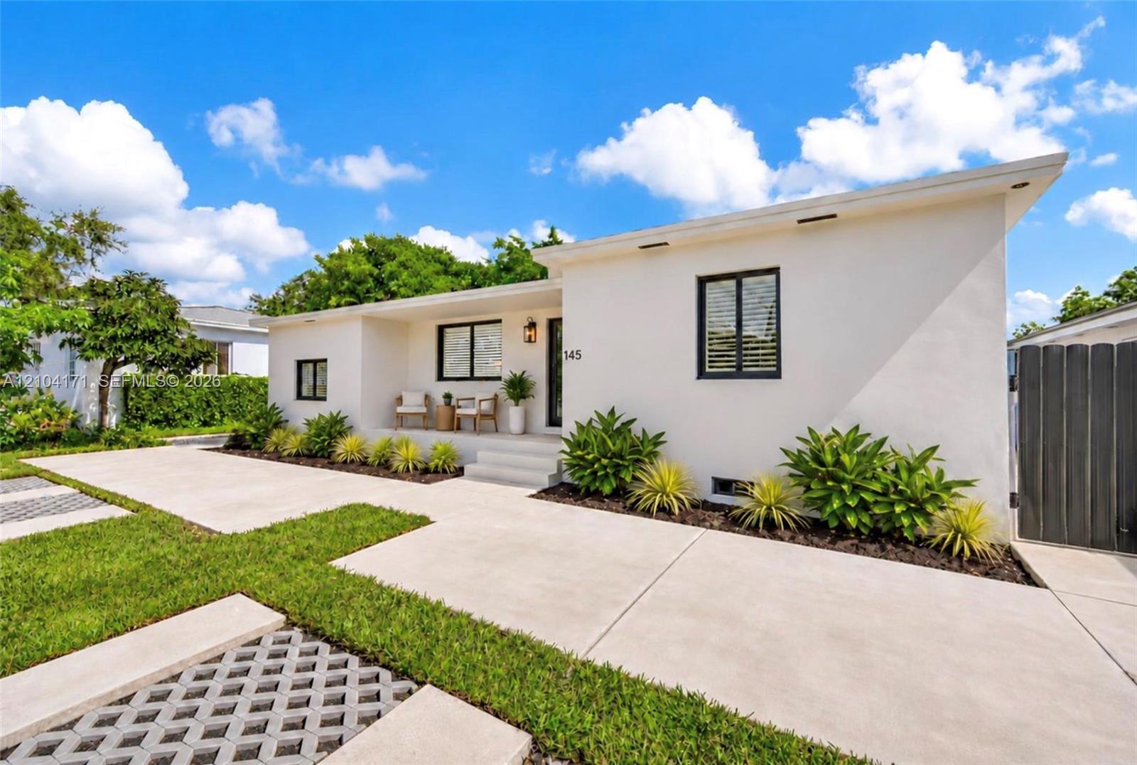   /  2360 sq. ft. $ 2026-10-09 0 foto