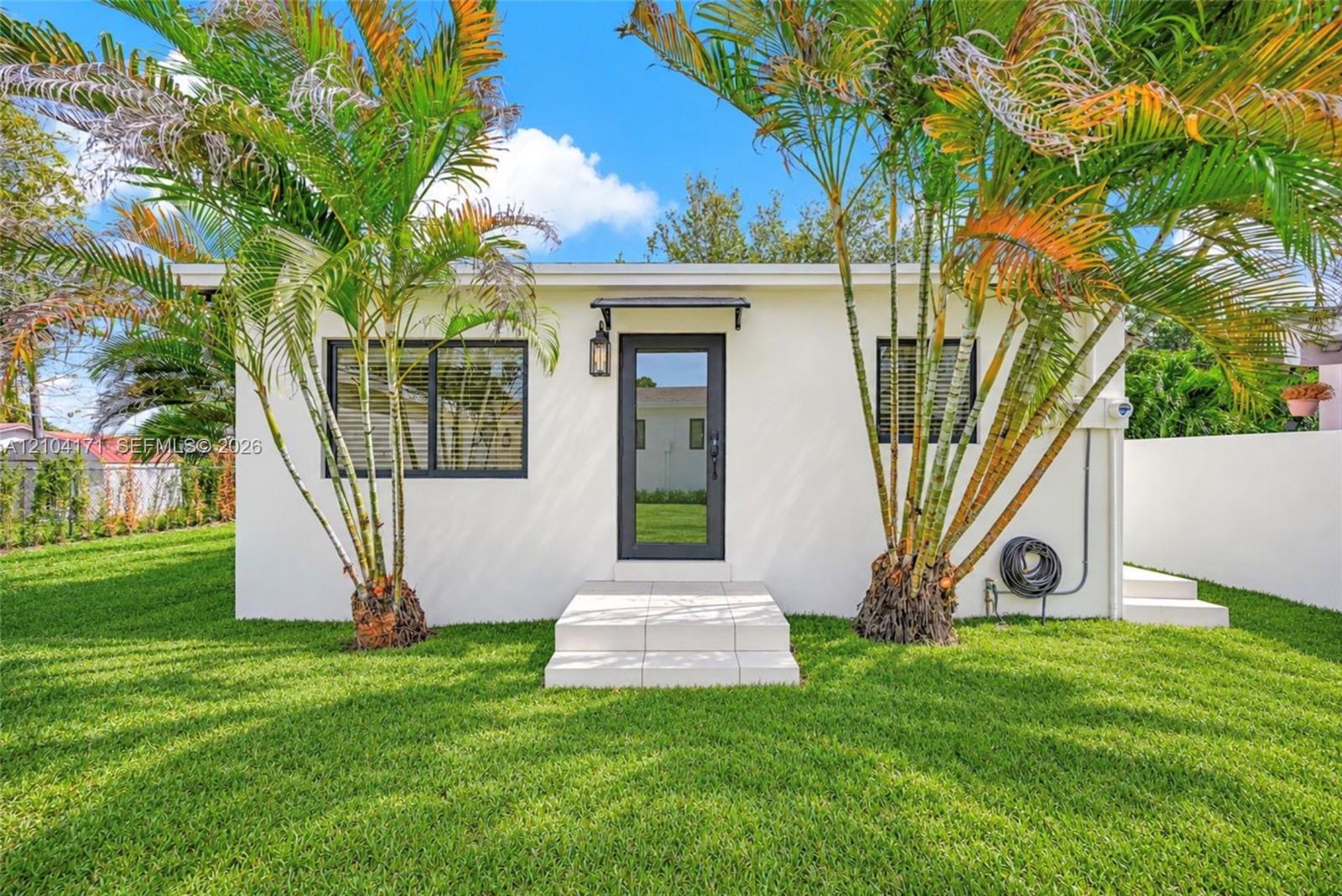   /  2360 sq. ft. $ 2026-10-09 0 foto