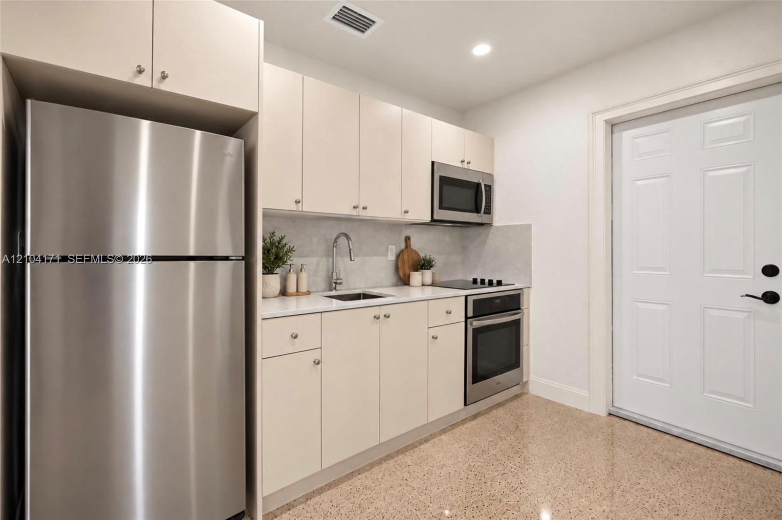   /  2360 sq. ft. $ 2026-10-09 0 foto