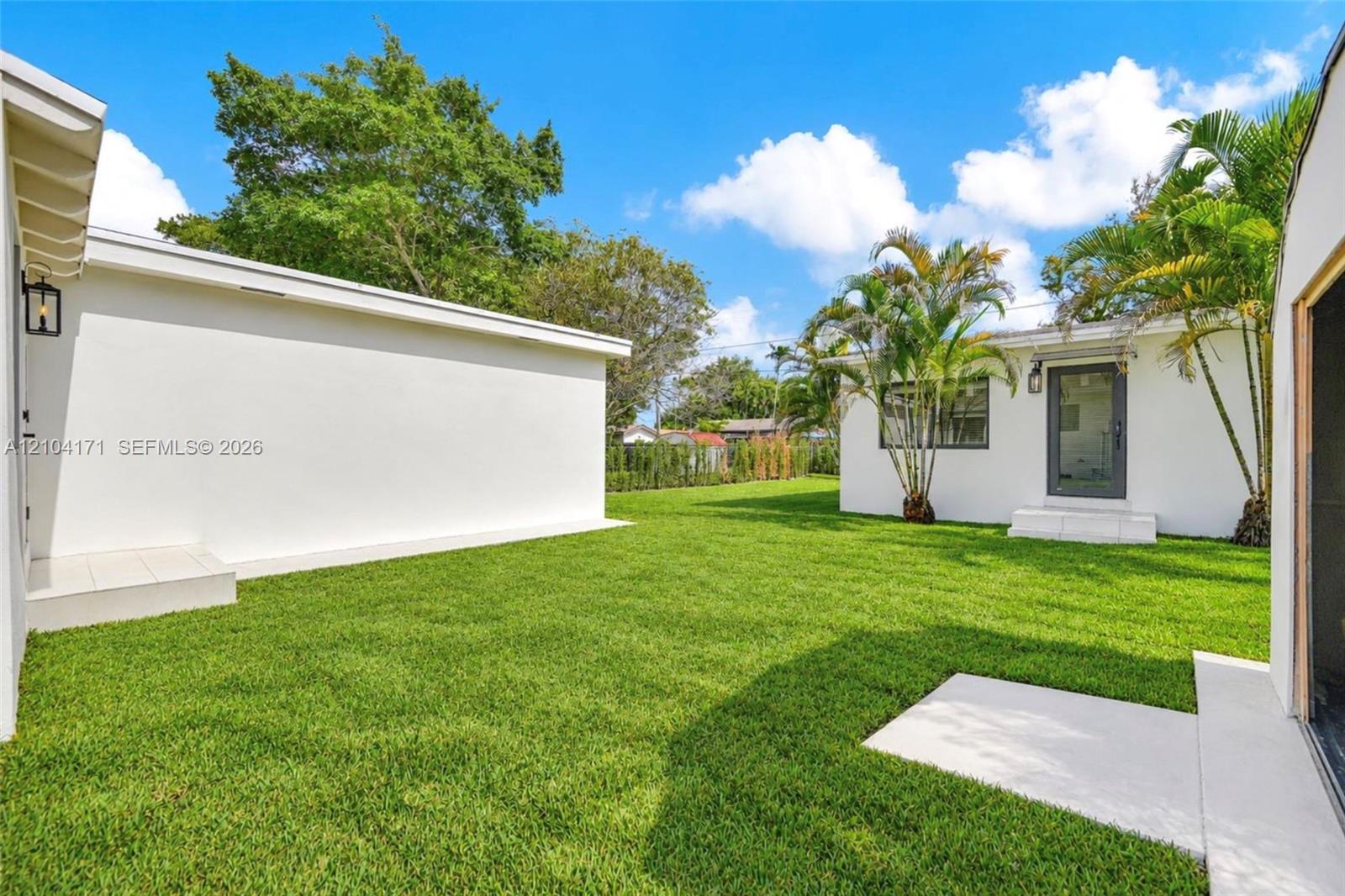   /  2360 sq. ft. $ 2026-10-09 0 foto