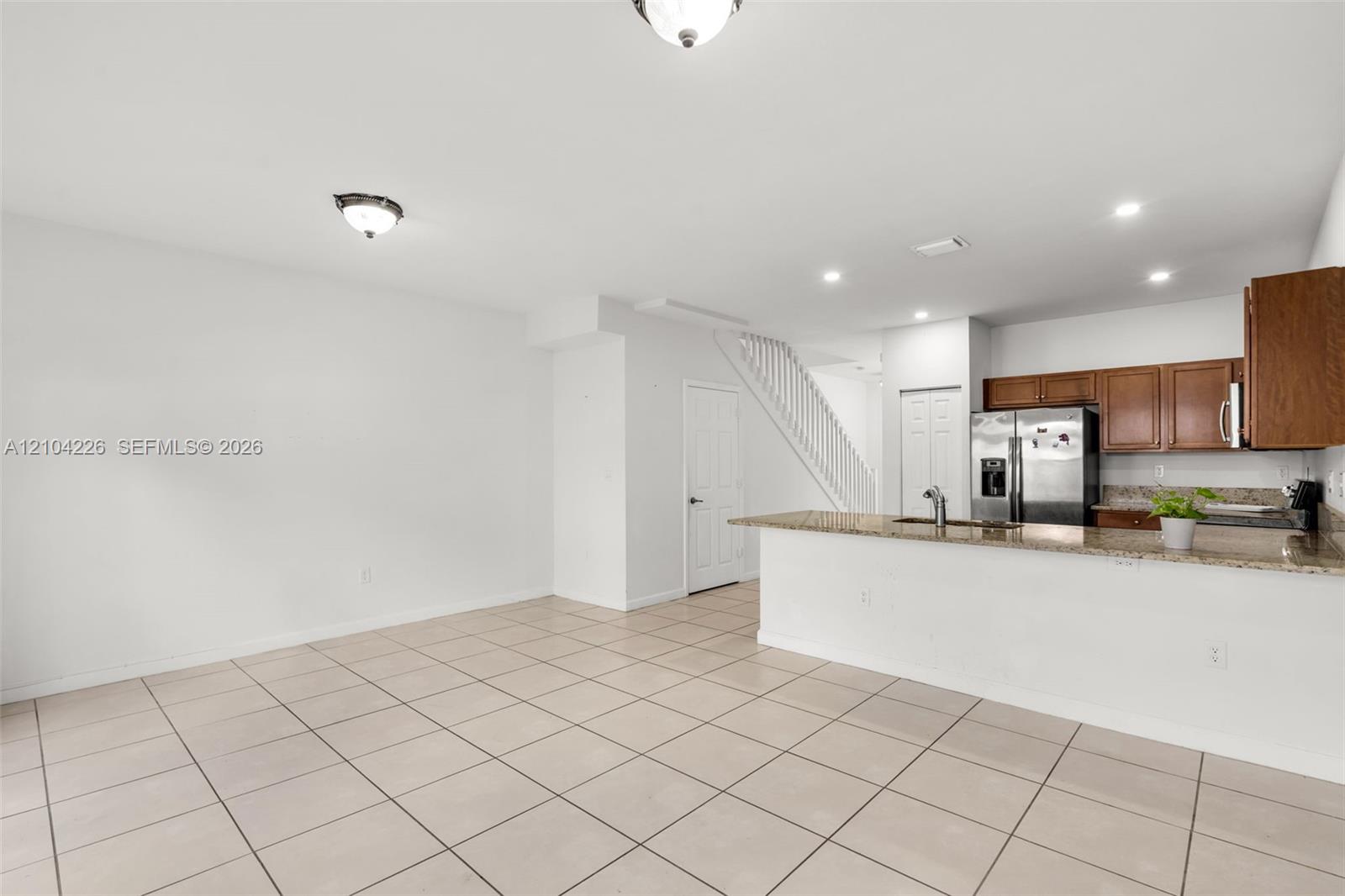 Ver detalles 11555 2 / 3 1422 sq. ft. $ 2026-10-09 0 foto