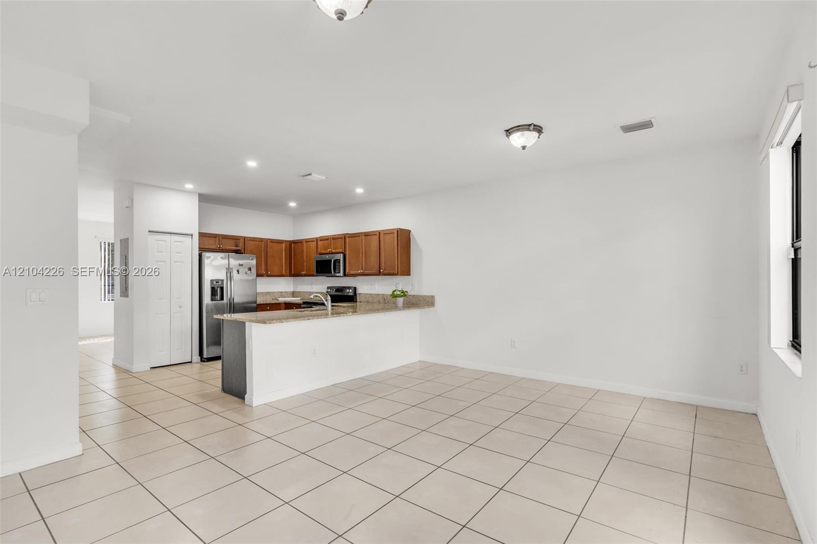 Ver detalles 11555 2 / 3 1422 sq. ft. $ 2026-10-09 0 foto