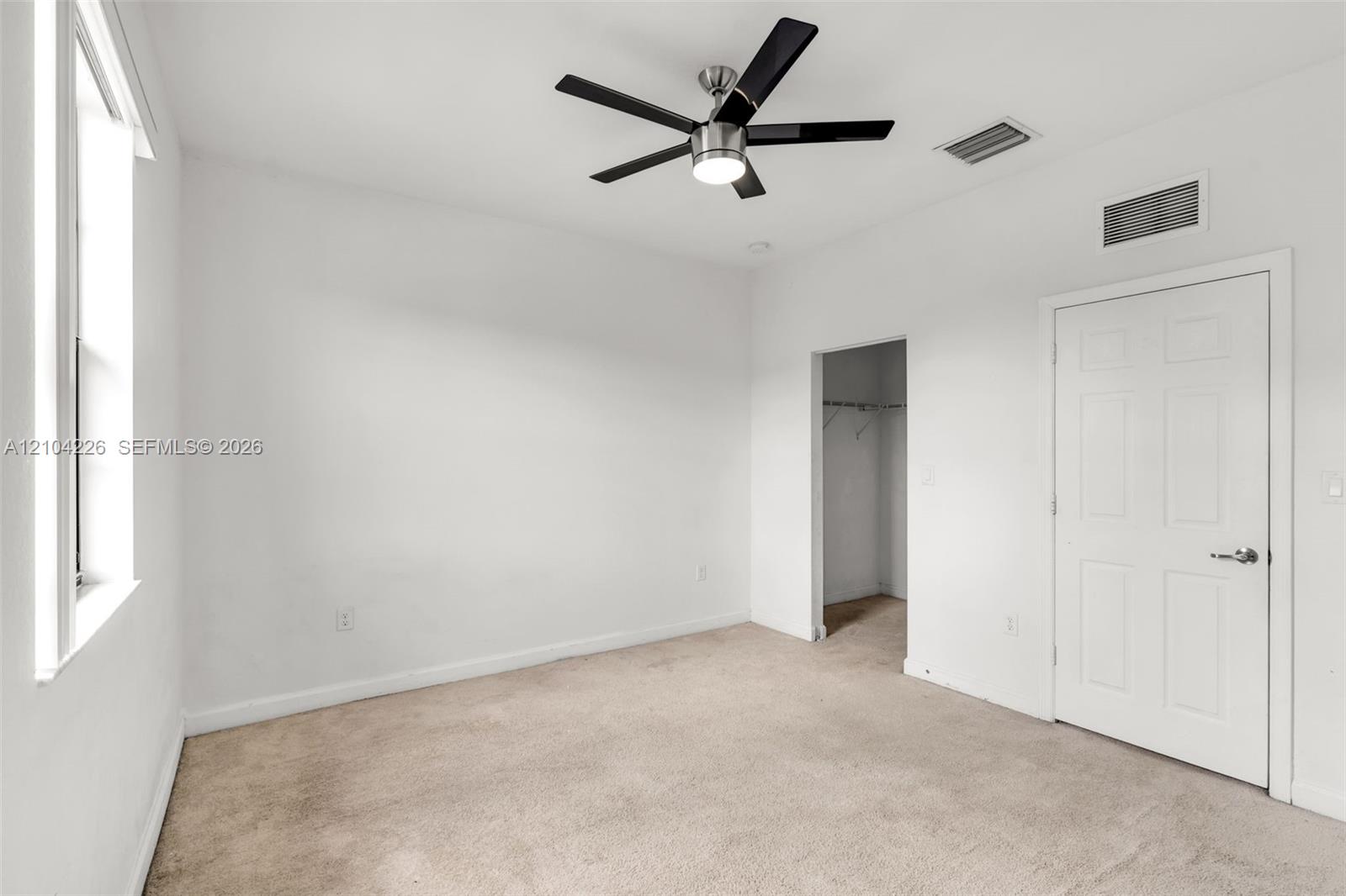 Ver detalles 11555 2 / 3 1422 sq. ft. $ 2026-10-09 0 foto