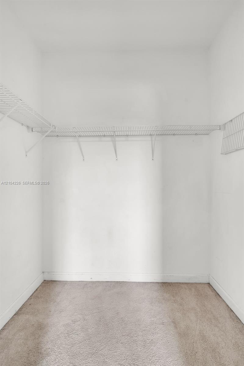 Ver detalles 11555 2 / 3 1422 sq. ft. $ 2026-10-09 0 foto