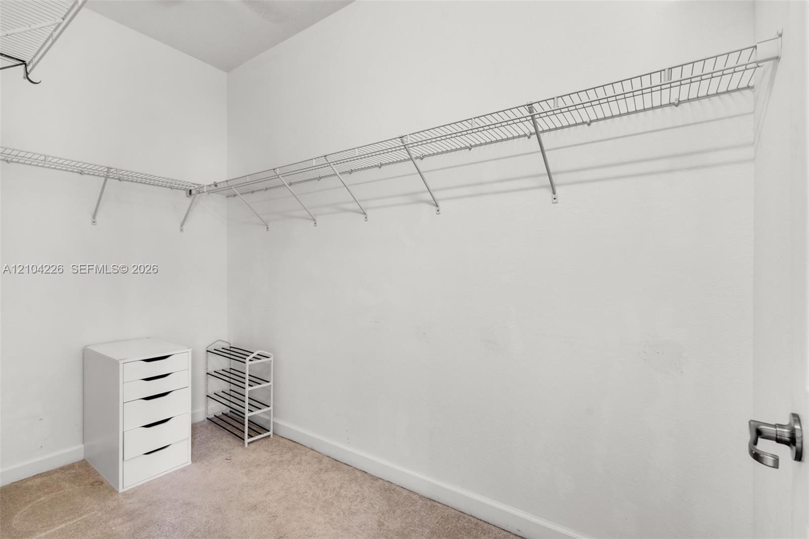 Ver detalles 11555 2 / 3 1422 sq. ft. $ 2026-10-09 0 foto