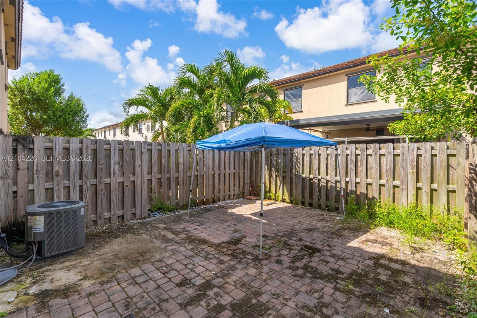 Ver detalles 11555 2 / 3 1422 sq. ft. $ 2026-10-09 0 foto