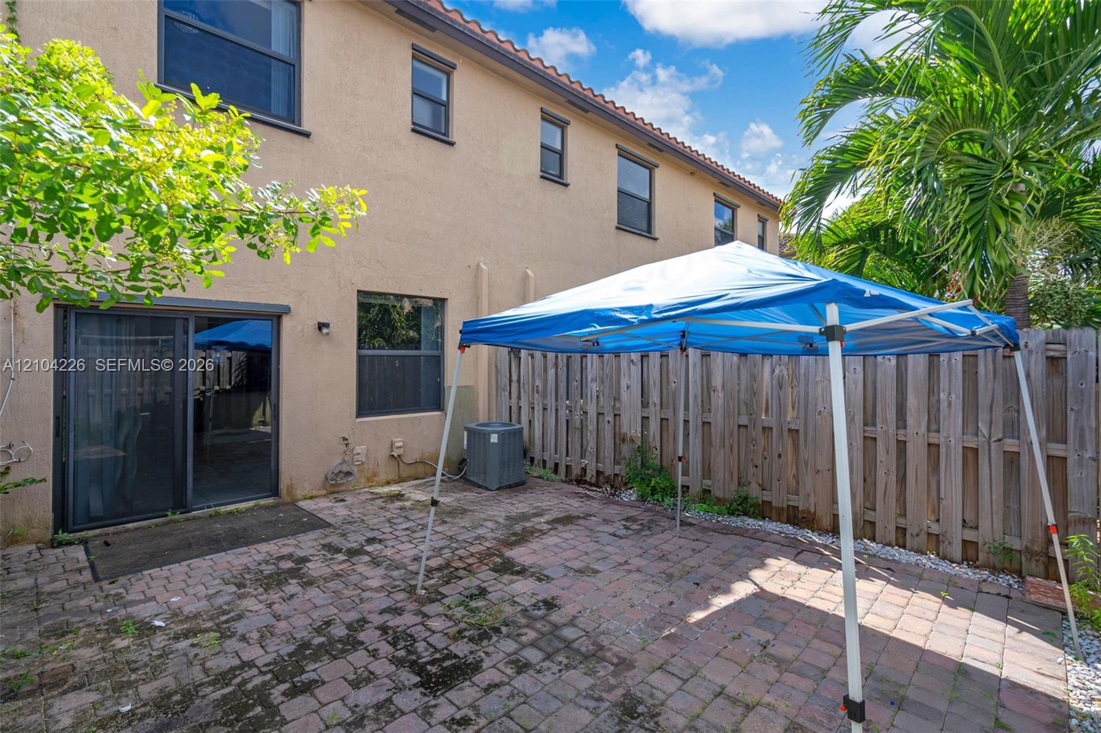 Ver detalles 11555 2 / 3 1422 sq. ft. $ 2026-10-09 0 foto
