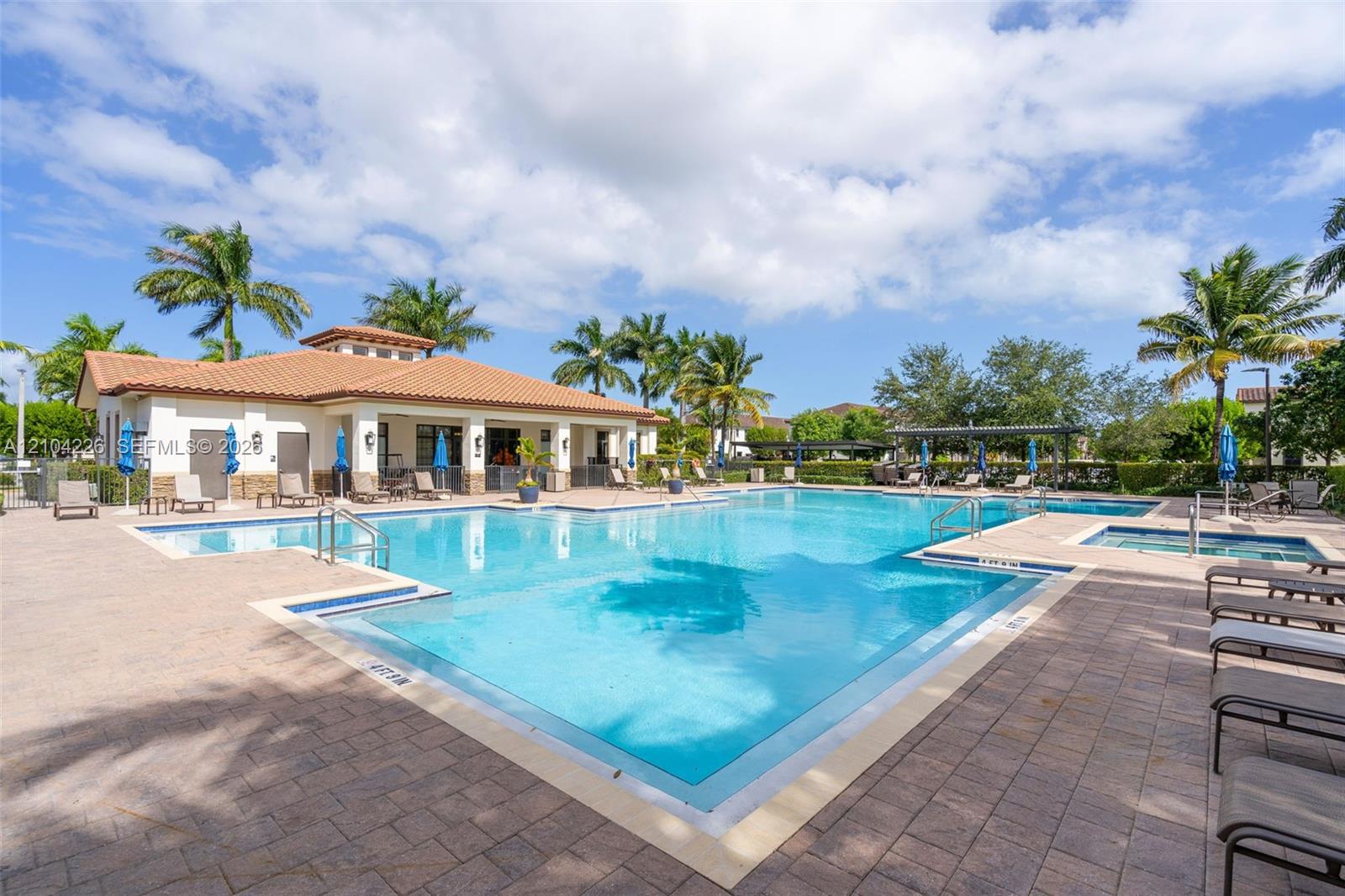 Ver detalles 11555 2 / 3 1422 sq. ft. $ 2026-10-09 0 foto