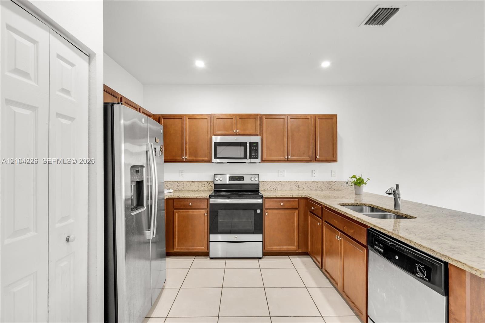 Ver detalles 11555 2 / 3 1422 sq. ft. $ 2026-10-09 0 foto