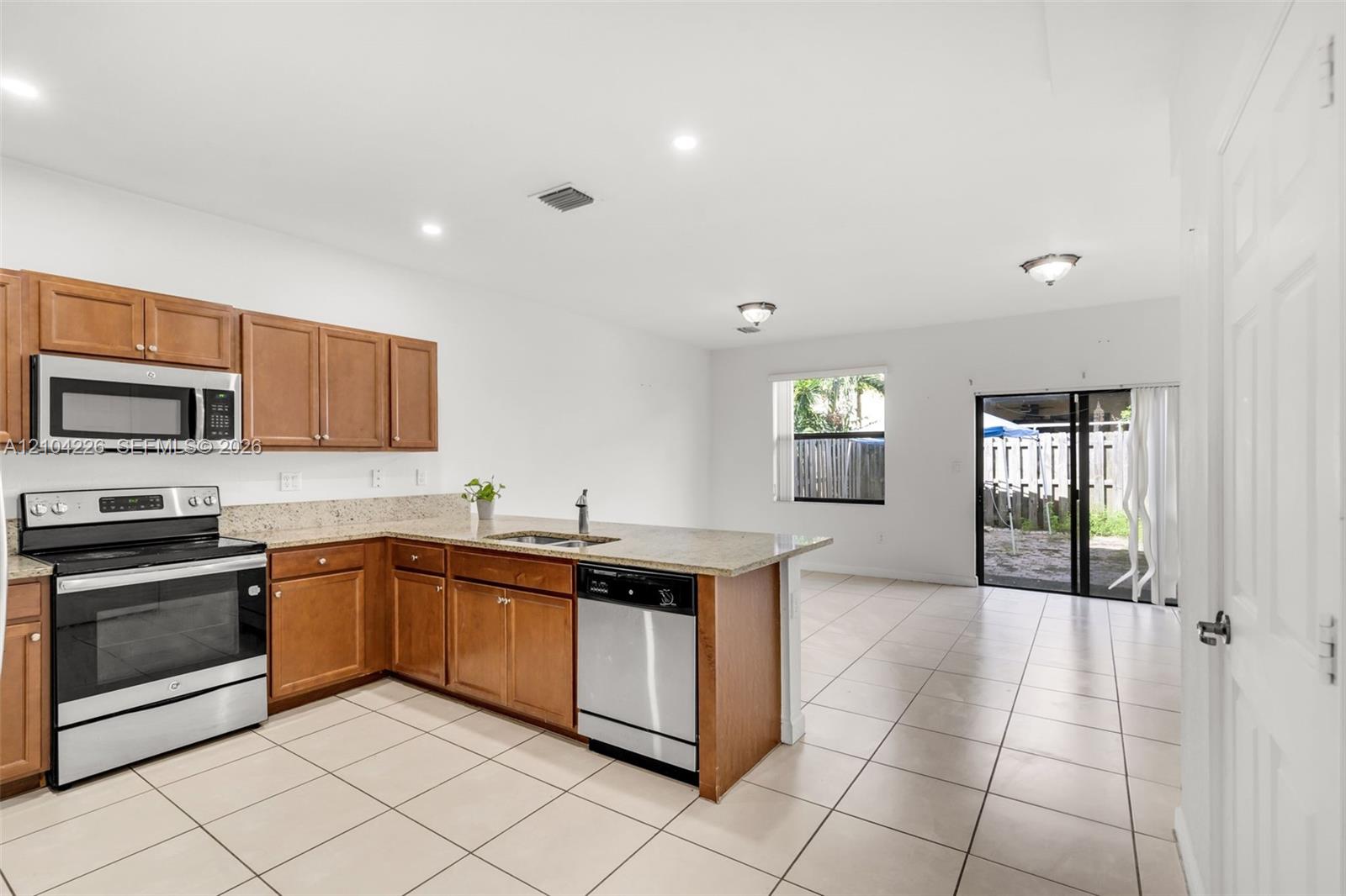 Ver detalles 11555 2 / 3 1422 sq. ft. $ 2026-10-09 0 foto
