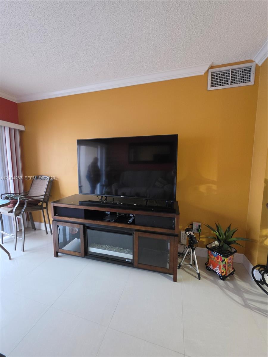 14K 1 / 2 870 sq. ft. $ 2026-10-09 0 Photo