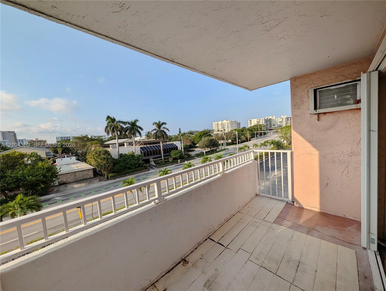 408 1 / 1 650 sq. ft. $ 2026-10-09 0 foto